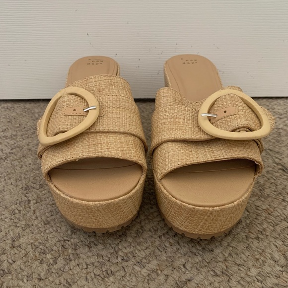 a new day Women's Tan Wedge Sandals Size 11 - Picture 3 of 7